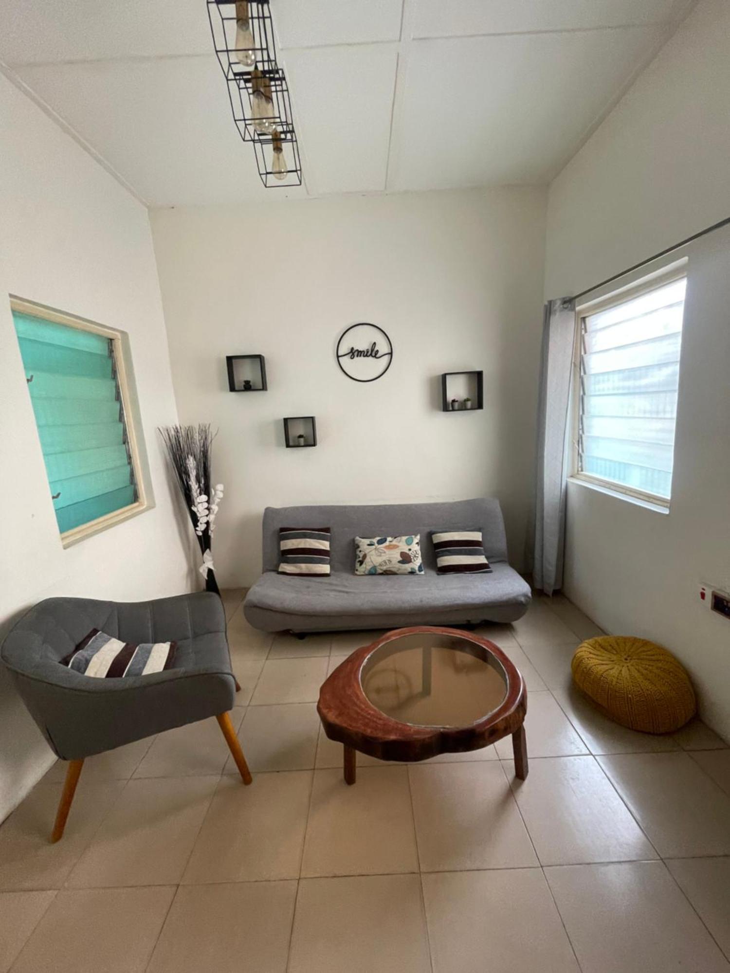 Big & Confortable House In Oxford Street Barnor Apartment Accra Ngoại thất bức ảnh