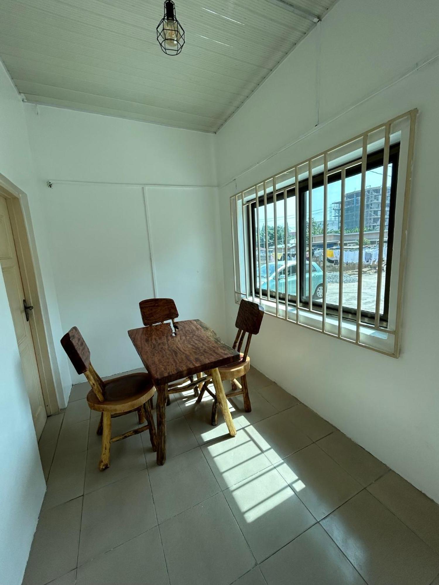 Big & Confortable House In Oxford Street Barnor Apartment Accra Ngoại thất bức ảnh
